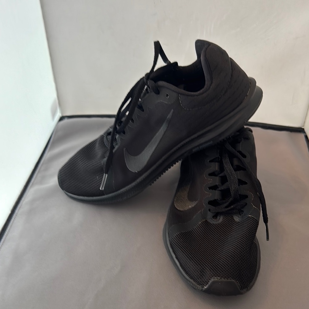 Nike Black‎ Athletic Running Shoes Sleek Design women’s size 7.5